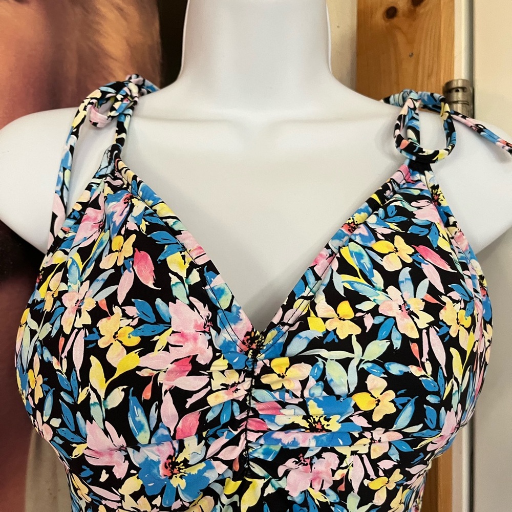 Shade & Shore 1 Piece Bathing Suit, Women’s Size M, Black/Pastel Blues/Pink/Y - Picture 2 of 9
